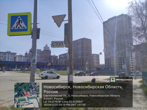 Знаки спрятались за неправильно установленным столбом(