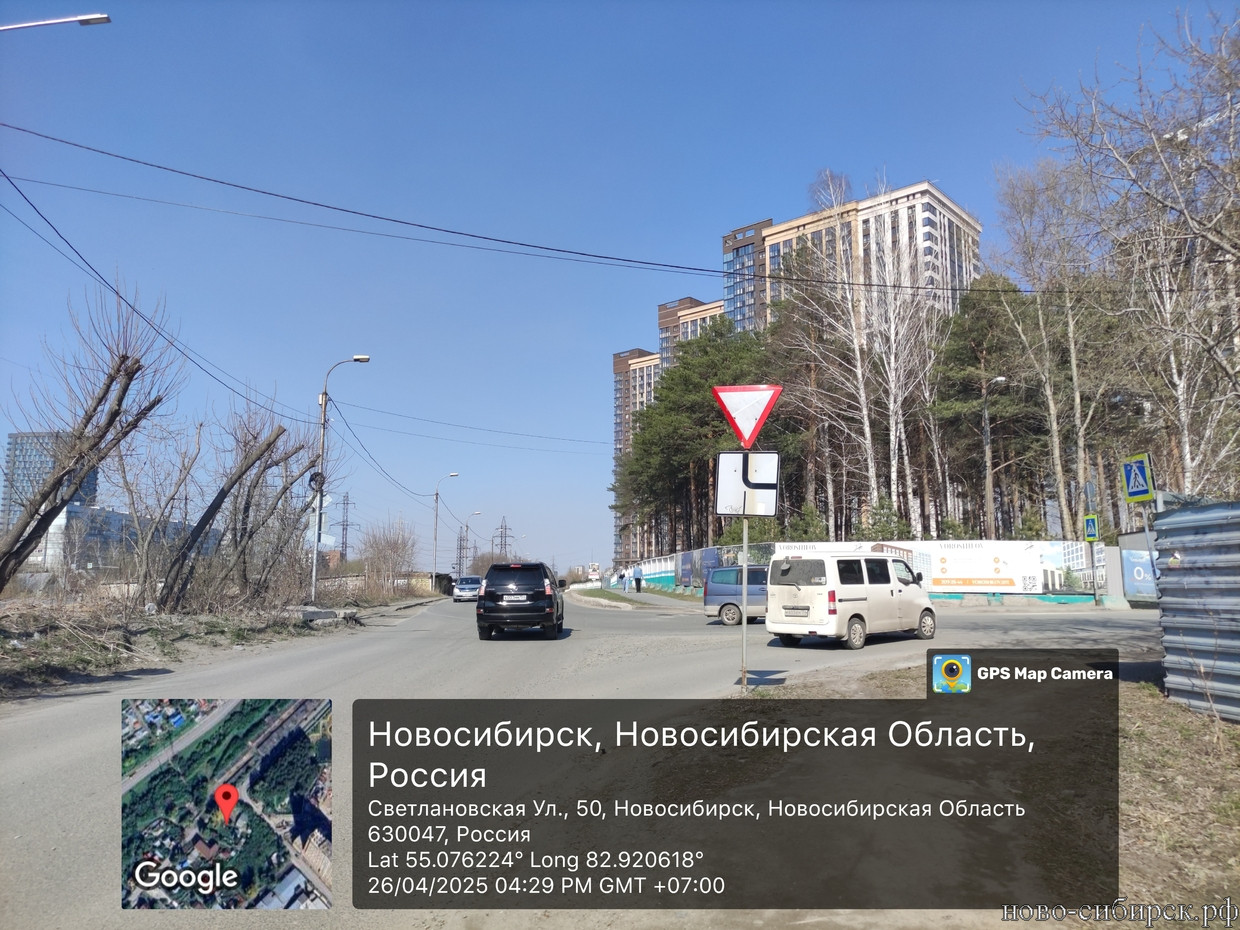 Перекрёсток улиц Падунская и Светлановская